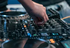 Dj