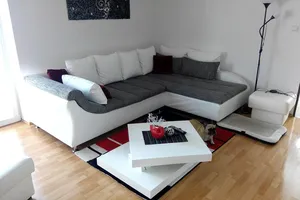 Mały praktyczny narożnik do pokoju